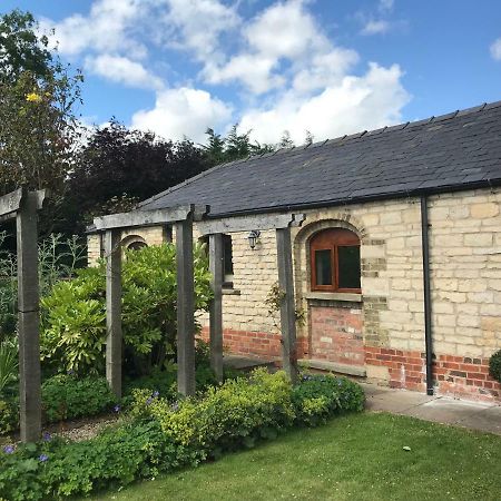 The Little Barn Apartment Lincoln Bagian luar foto