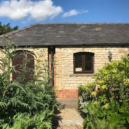 The Little Barn Apartment Lincoln Bagian luar foto