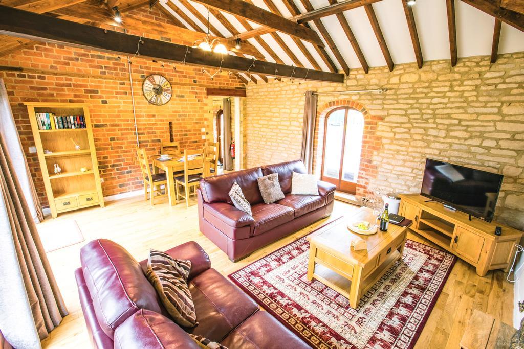 The Little Barn Apartment Lincoln Bagian luar foto