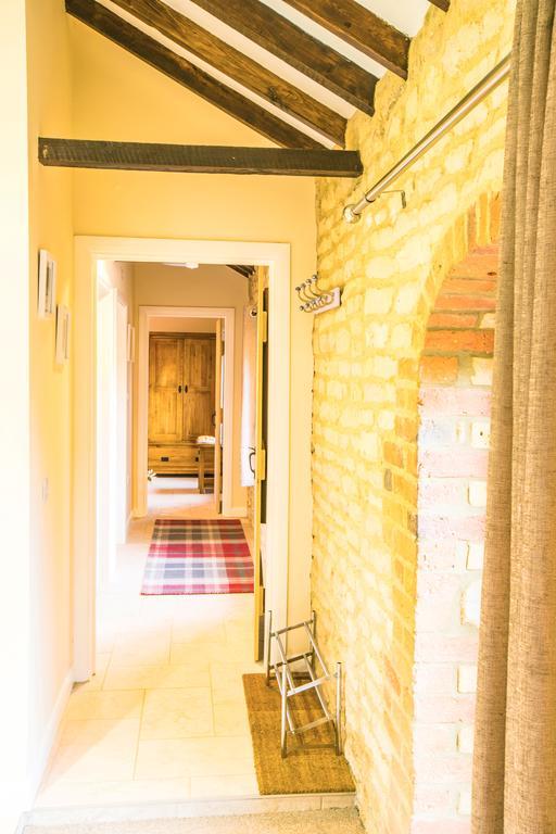 The Little Barn Apartment Lincoln Bagian luar foto