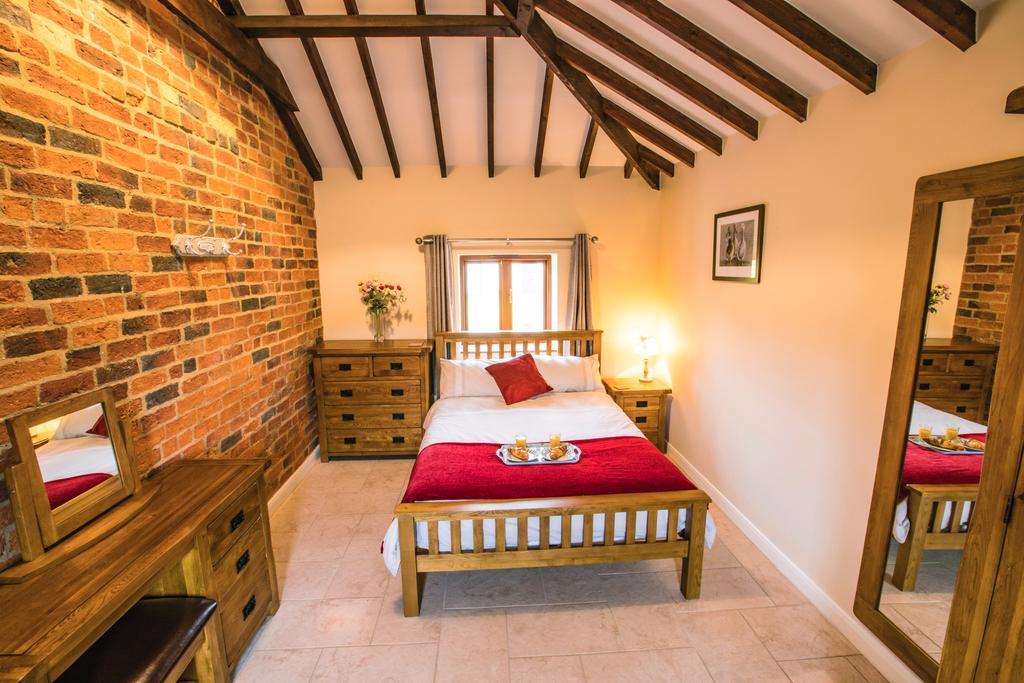 The Little Barn Apartment Lincoln Bagian luar foto