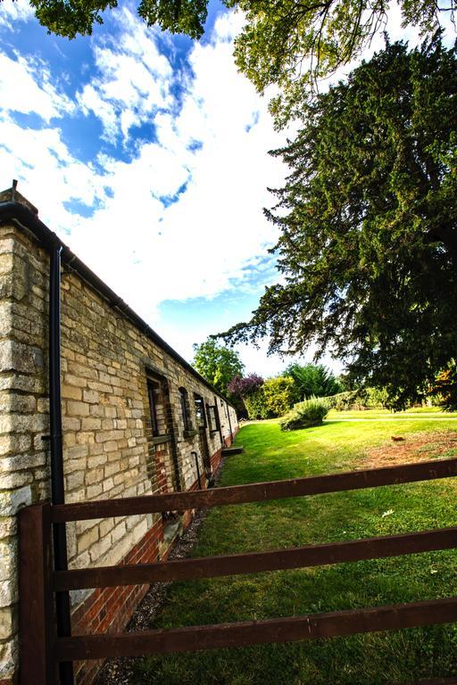 The Little Barn Apartment Lincoln Bagian luar foto