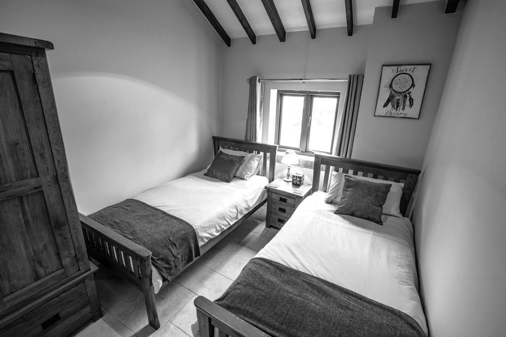 The Little Barn Apartment Lincoln Bagian luar foto