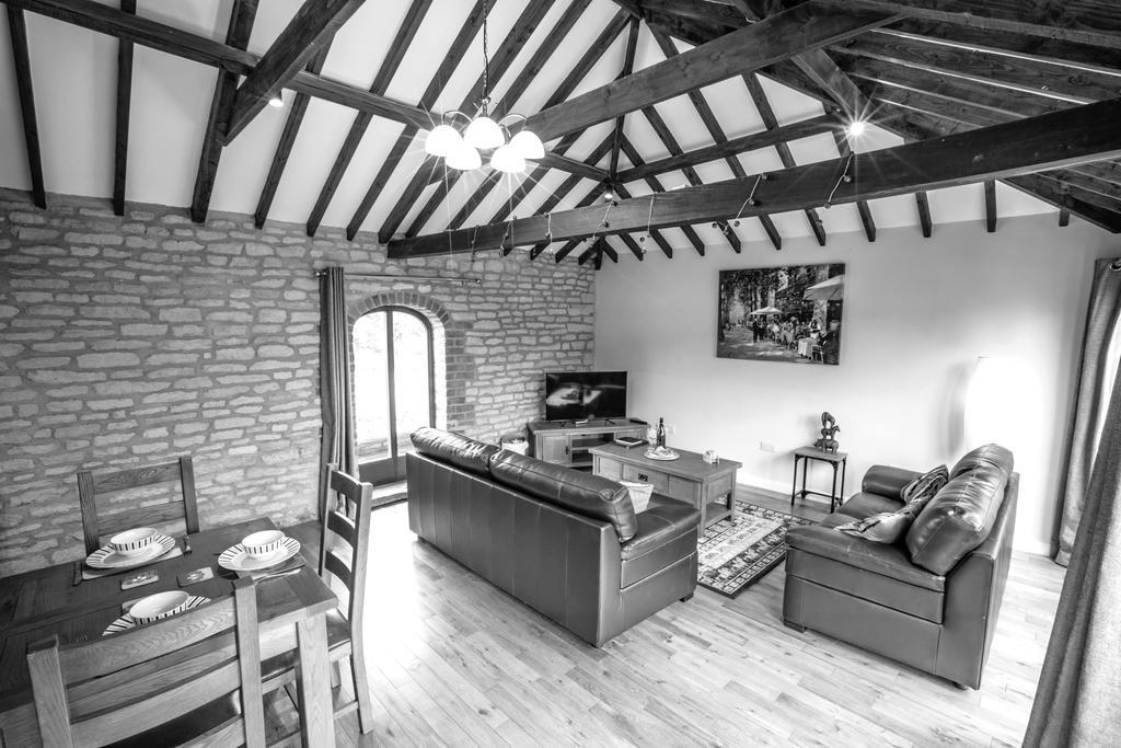 The Little Barn Apartment Lincoln Bagian luar foto