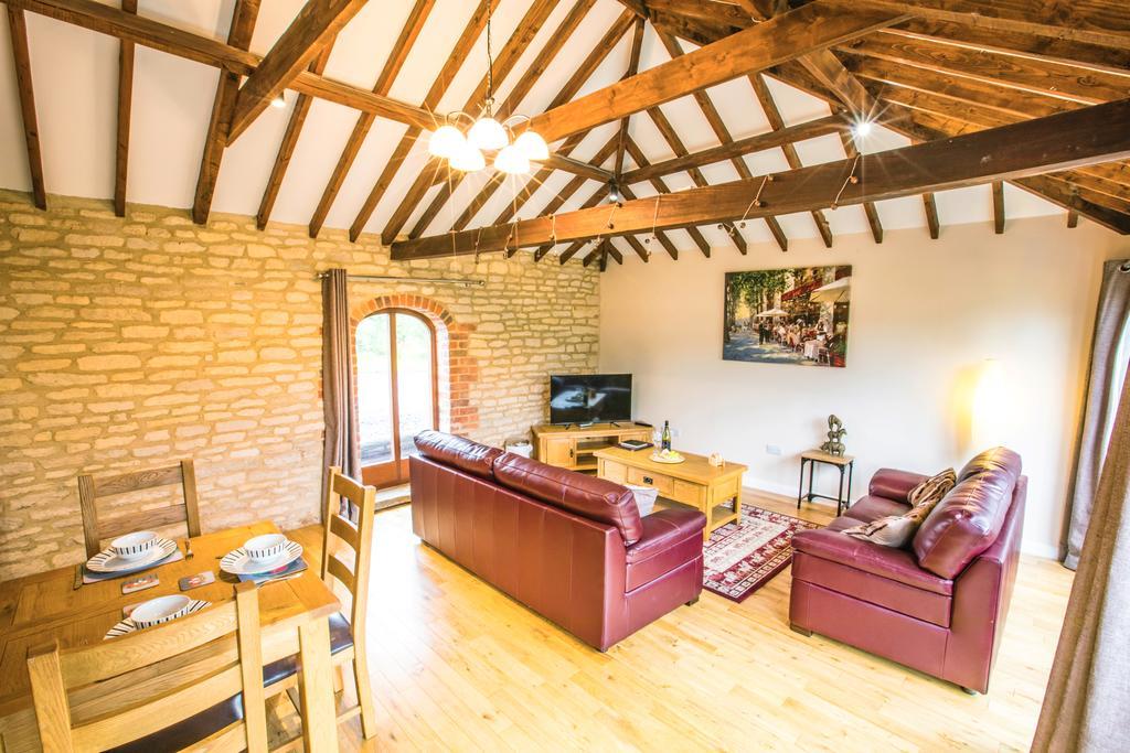 The Little Barn Apartment Lincoln Bagian luar foto