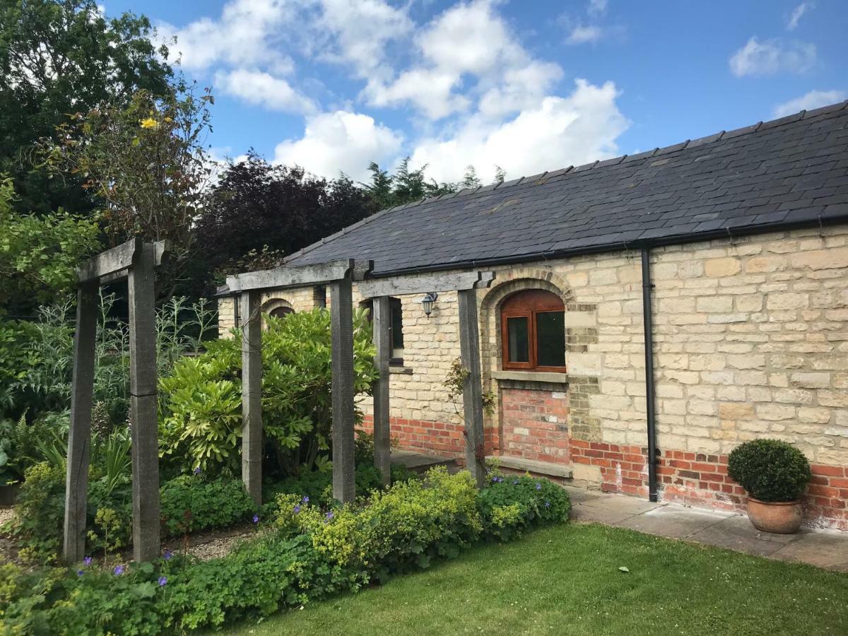 The Little Barn Apartment Lincoln Bagian luar foto