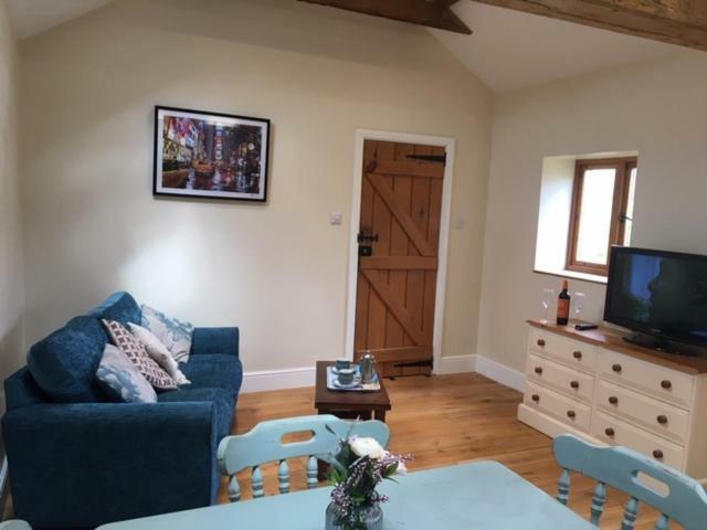 The Little Barn Apartment Lincoln Bagian luar foto